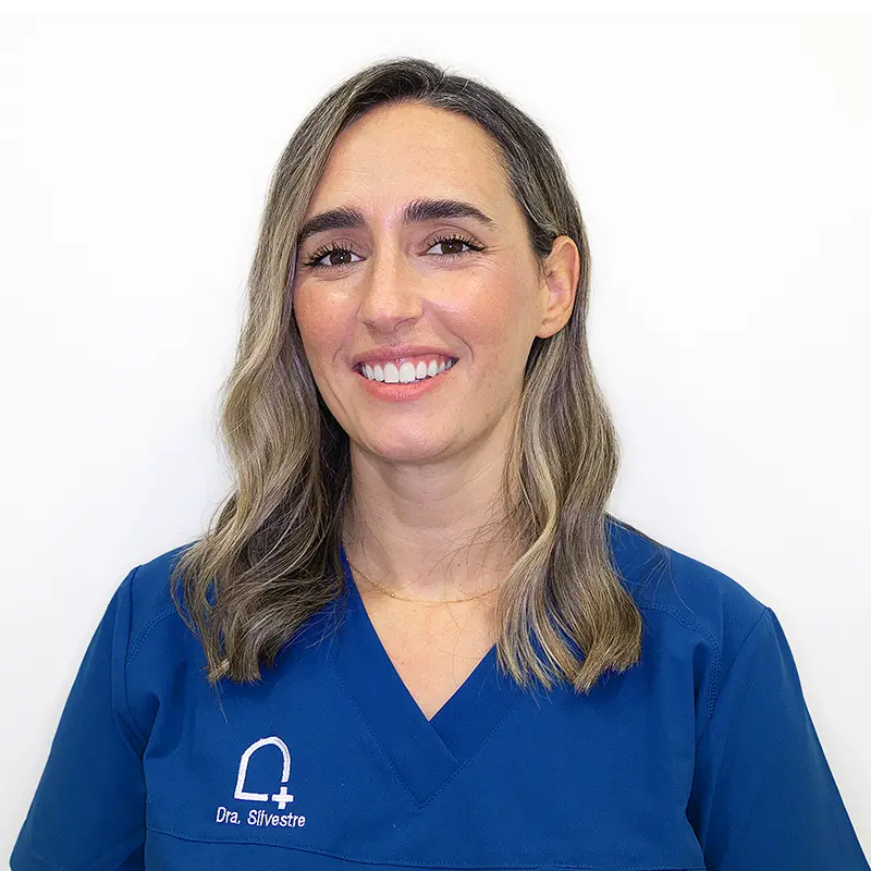 Equipo Clínica Dental Más: Doctora Laura Silvestre